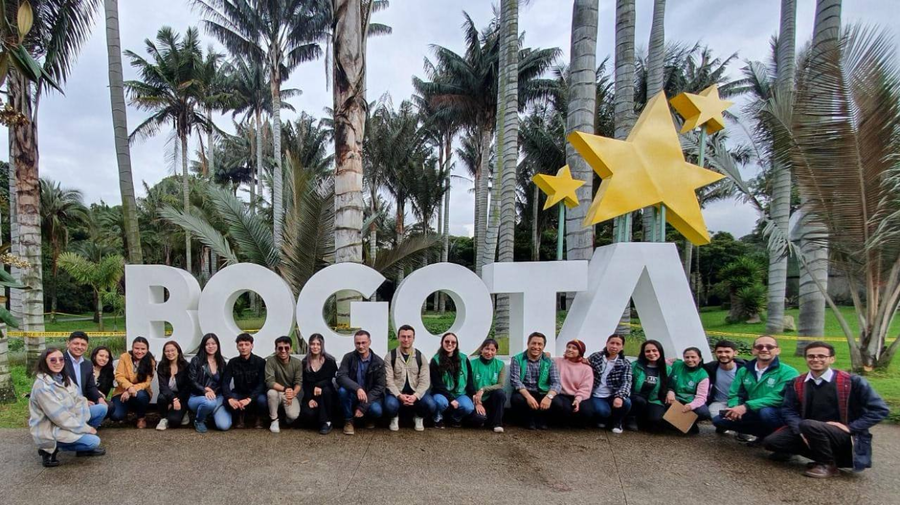 Photo de groupe avec l’Université Distrital Francisco José de Caldas et le jardin botanique de Bogota © Université Distrital Francisco José de Caldas