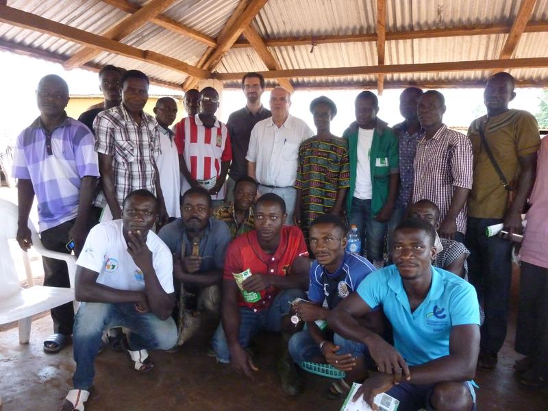 Rencontre avec les planteurs d’hévéa du village de Nazia, dans le secteur de Gagnoa (© Cirad, Anthony Benoist)