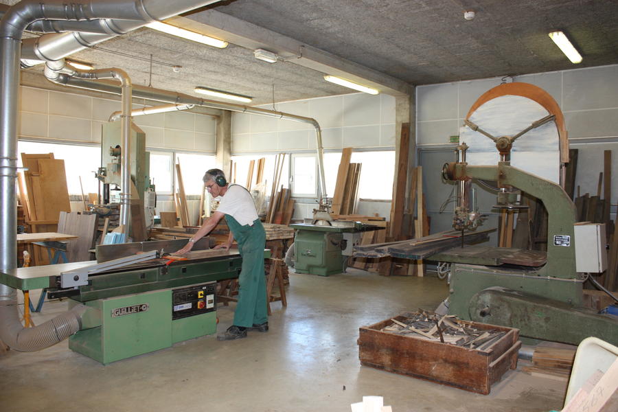 CIRAD's sawing and machining workshop (© P. Gallet)